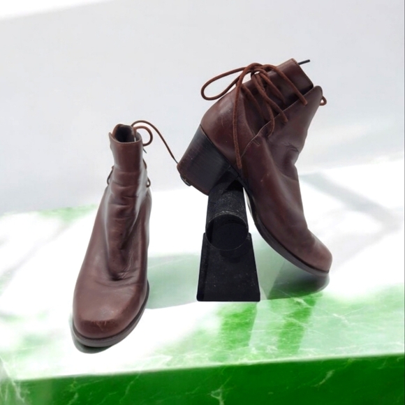 Vintage Enzo Angeolini sz 6.5 Brown Ankle Boots Rear tie - Picture 1 of 10
